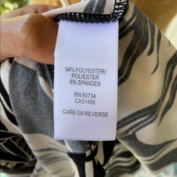 EUC!BCBGMAXAZRIA BK&WT BAMBOO PRINT WRAP DRESS XXS - Picture 6 of 7